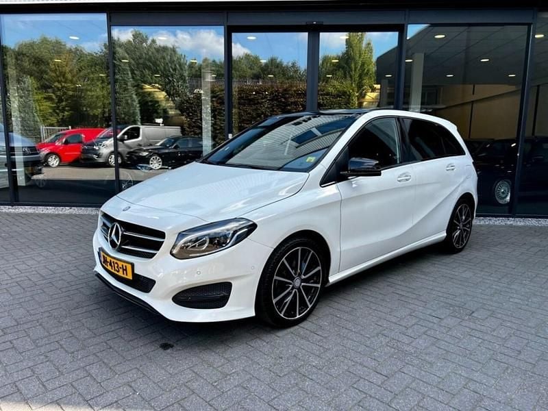 Wit Occasion 2016 Mercedes B200 Sport MPV | € 19.450 (Eerlijke prijs) - Afbeelding 1/4