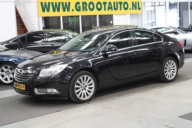 Zwart Gebruikt 2011 Opel Insignia Edition Hatchback | € 5.744 (Eerlijke prijs) - Afbeelding 1/4