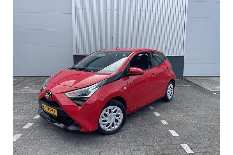 Gebruikt 2021 Toyota Aygo X-play Hatchback | € 12.349 (Eerlijke prijs) - Afbeelding 1/1