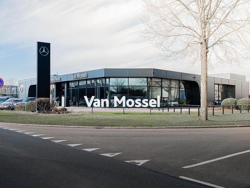 Grijs Nieuw 2025 Mercedes E300 Sport Edition Sedan | € 99.496 - Afbeelding 1/1