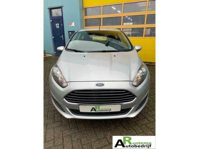 Grijs Gebruikt 2013 Ford Fiesta Titanium Hatchback | € 7.650 (Duur) - Afbeelding 1/4