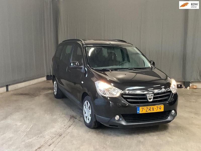 Zwart Gebruikt 2015 Dacia Lodgy Lauréate MPV | € 4.840 (Eerlijke prijs) - Afbeelding 1/4