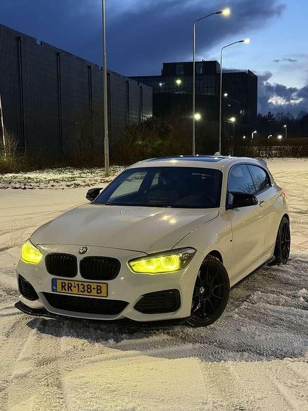 Wit Occasion 2018 BMW M140 Executive Hatchback | € 33.500 (Iets duurder) - Afbeelding 1/4