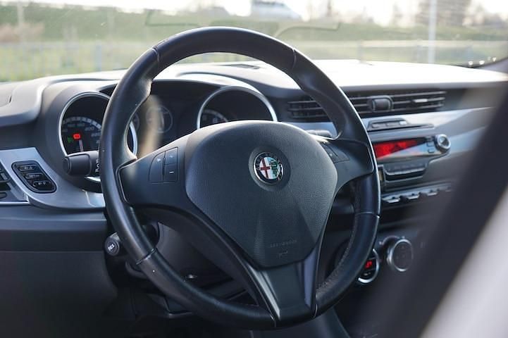 Occasion Alfa Romeo Giulietta Distinctive 170 PK (125 kW) 2012 Wit Hatchback