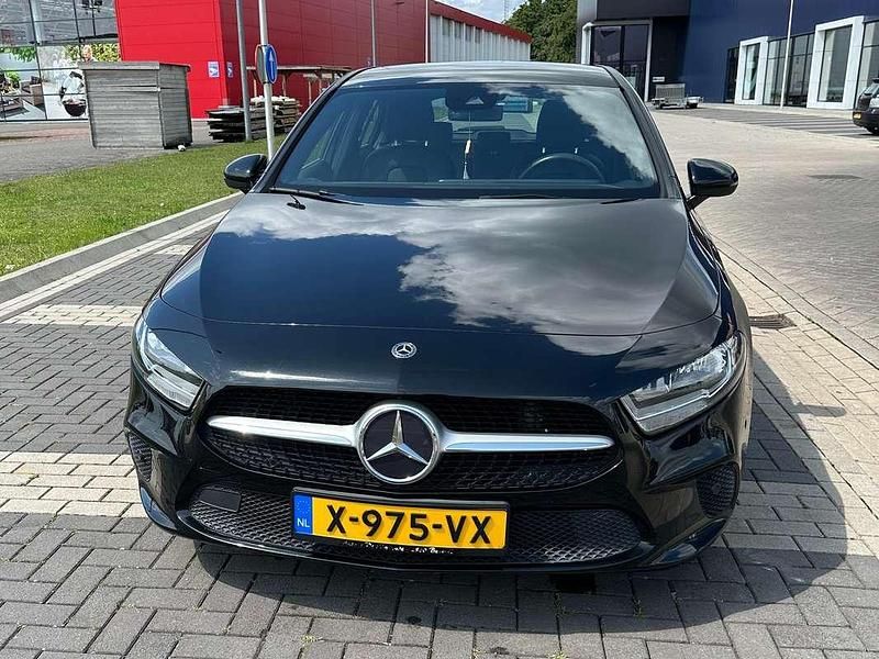 Occasion Mercedes A180 Premium 136 PK (100 kW) 2019 Zwart Hatchback