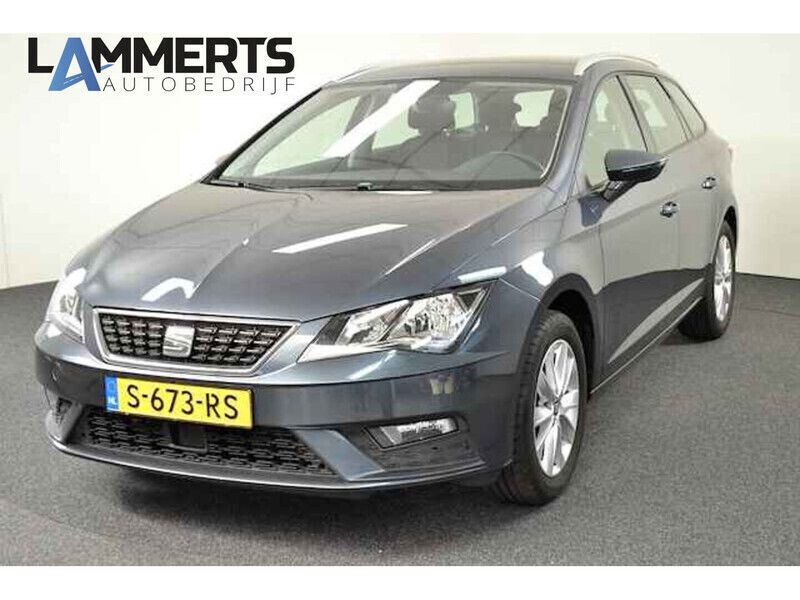Grijs Gebruikt 2023 Seat Leon ST Style Stationwagen | € 19.950 (Super prijs) - Afbeelding 1/4