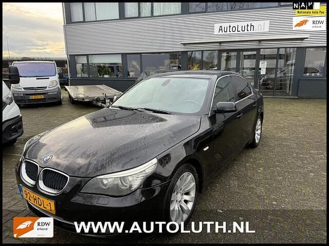 Zwart Occasion 2008 BMW 520 Stationwagen | € 3.950 (Goede deal) - Afbeelding 1/4
