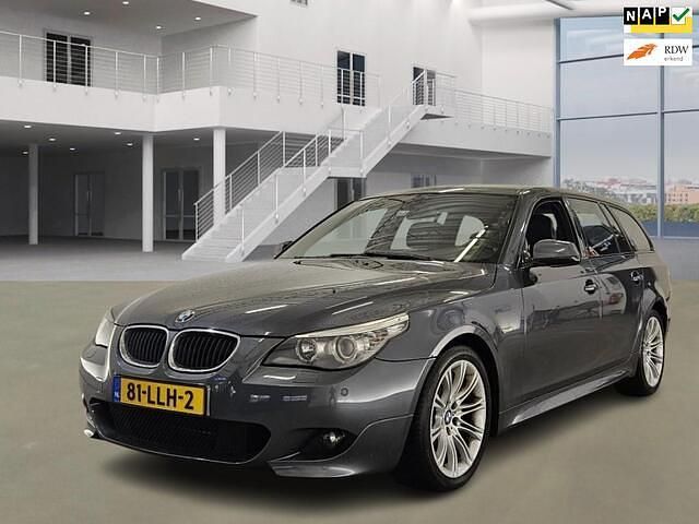 Grijs Occasion 2010 BMW 520 M Sport Stationwagen | € 6.950 (Eerlijke prijs) - Afbeelding 1/4