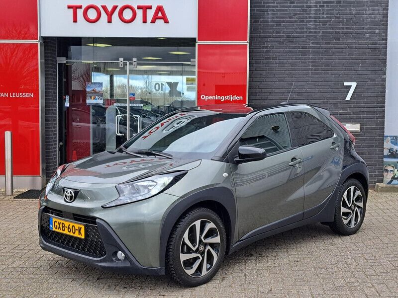 Groen Gebruikt 2023 Toyota Aygo Pulse Hatchback | € 16.900 (Iets duurder) - Afbeelding 1/4