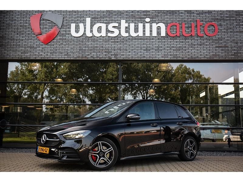 Zwart Gebruikt 2022 Mercedes B250 Business MPV | € 29.450 - Afbeelding 1/4