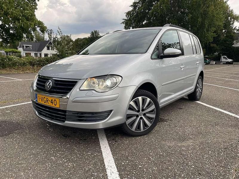 Zilver Gebruikt 2010 VW Touran Highline MPV | € 3.997 - Afbeelding 1/4
