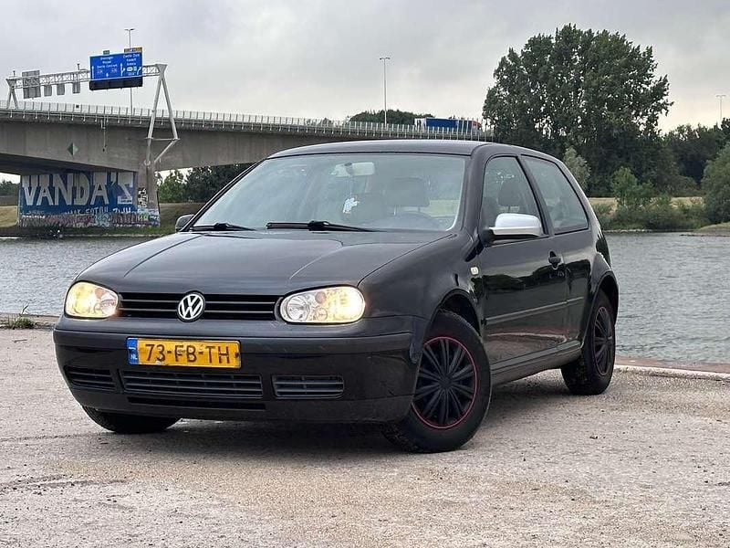 Zwart Gebruikt 2000 VW Golf IV Trendline Hatchback | € 700 (Super prijs) - Afbeelding 1/4