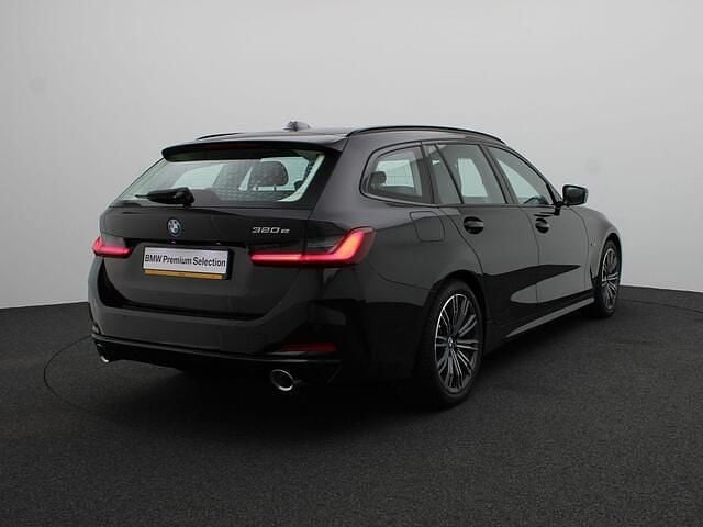 Zwart Gebruikt 2022 BMW 320 Stationwagen | € 34.900 (Eerlijke prijs) - Afbeelding 1/3