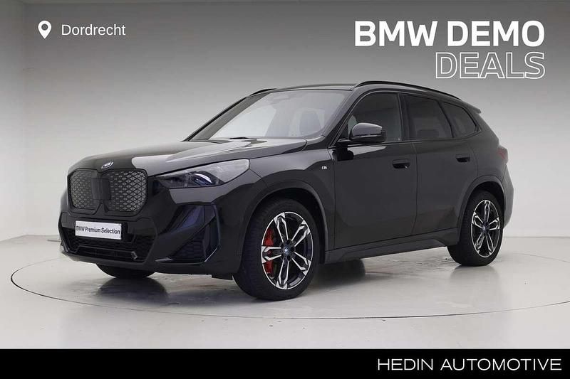 Zwart Gebruikt 2025 BMW iX1 M Sport SUV | € 52.895 - Afbeelding 1/4