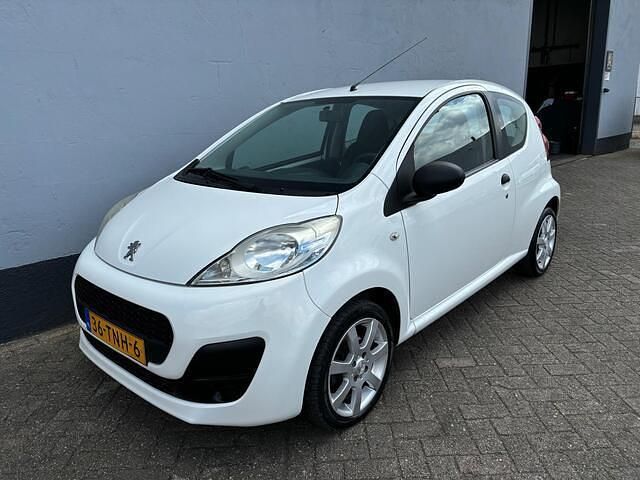 Wit Gebruikt 2012 Peugeot 107 Access Hatchback | € 3.250 (Eerlijke prijs) - Afbeelding 1/4