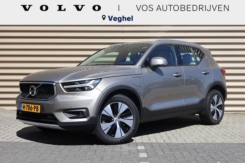 Grijs Gebruikt 2020 Volvo XC40 Momentum SUV | € 30.950 (Goede deal) - Afbeelding 1/4