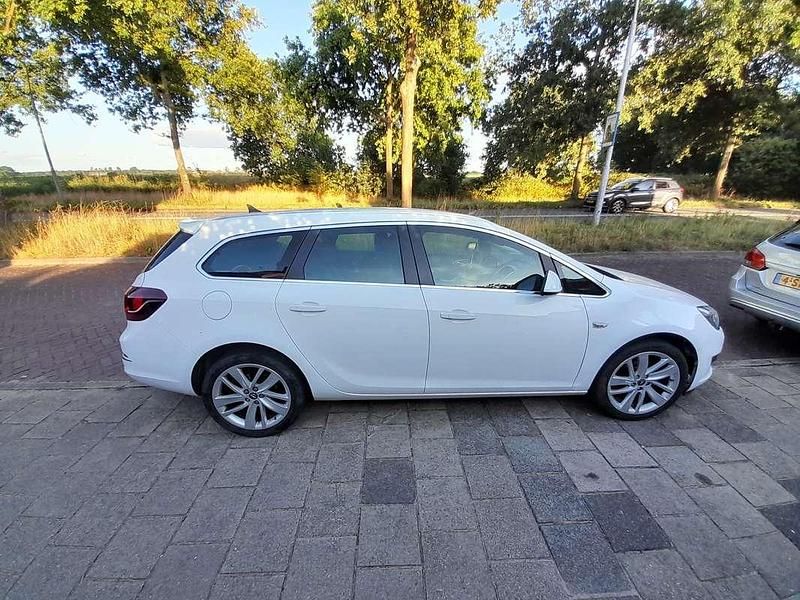 Wit Gebruikt 2015 Opel Astra Sport Stationwagen | € 7.250 (Goede deal) - Afbeelding 1/4