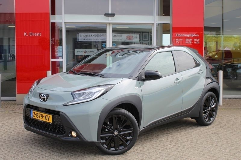 Groen Gebruikt 2024 Toyota Aygo Design Hatchback | € 19.995 (Iets duurder) - Afbeelding 1/4