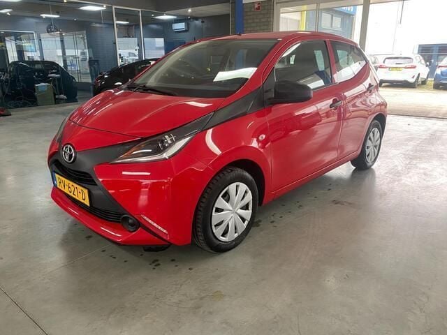 Rood Gebruikt 2018 Toyota Aygo Hatchback | € 7.950 (Goede deal) - Afbeelding 1/4
