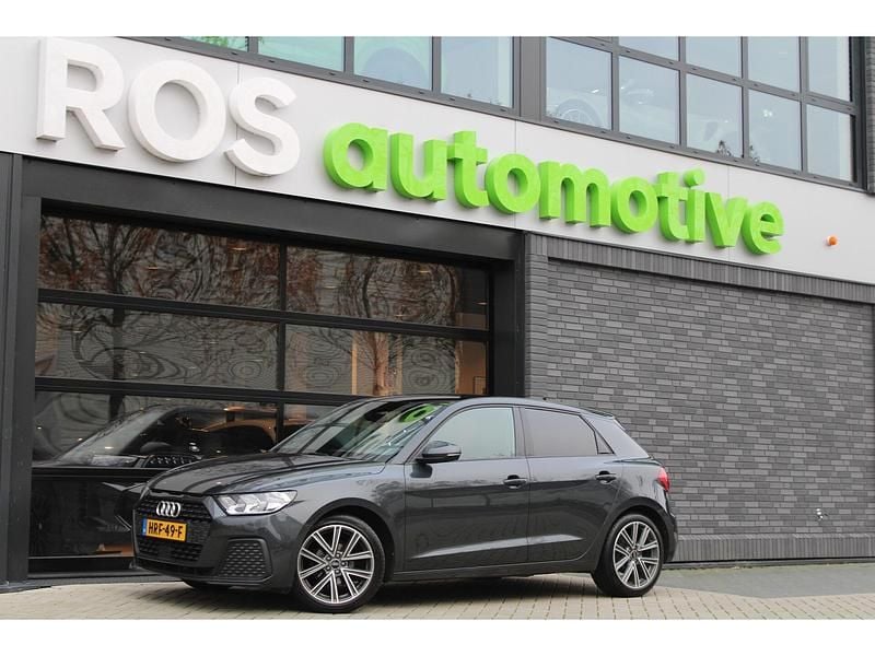 Grijs Gebruikt 2022 Audi A1 Advanced Hatchback | € 23.950 (Eerlijke prijs) - Afbeelding 1/4