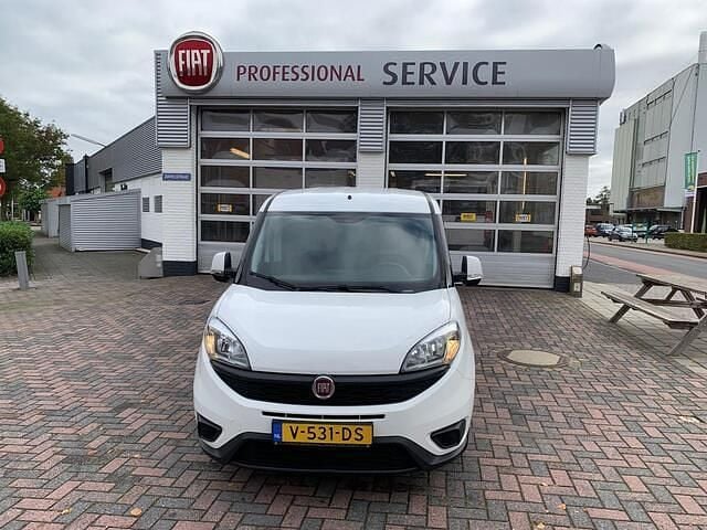 Wit Gebruikt 2015 Fiat Doblò MPV | € 5.343 (Eerlijke prijs) - Afbeelding 1/4