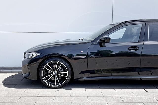 Occasion BMW 320 Basis 184 PK (135 kW) 2025 Zwart Stationwagen