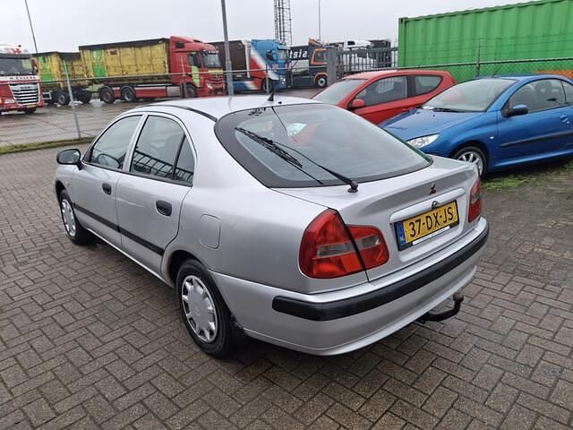 Occasion Mitsubishi Carisma 99 PK (72 kW) 2000 Grijs (metallic) Hatchback