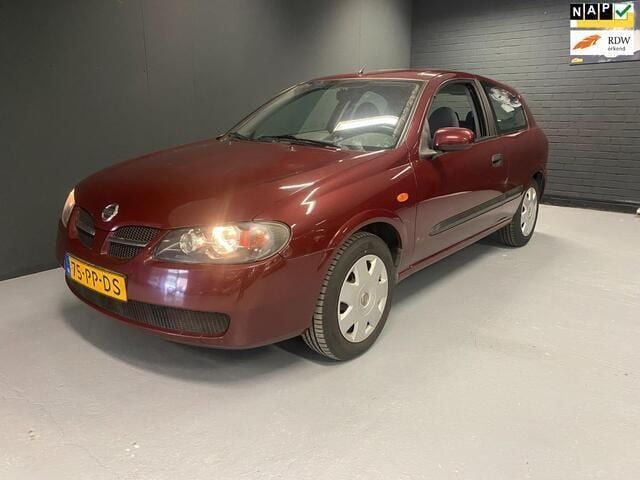 Rood Gebruikt 2004 Nissan Almera Hatchback | € 1.950 (Eerlijke prijs) - Afbeelding 1/4