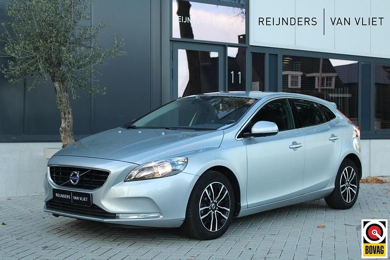 Grijs Gebruikt 2013 Volvo V40 Momentum Stationwagen | € 15.890 (Duur) - Afbeelding 1/4