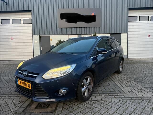 Blauw (metallic) Occasion 2012 Ford Focus Titanium Stationwagen | € 2.300 - Afbeelding 1/4