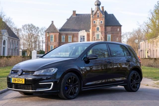 Zwart Gebruikt 2015 VW Golf VII GTE Hatchback | € 10.500 (Eerlijke prijs) - Afbeelding 1/4
