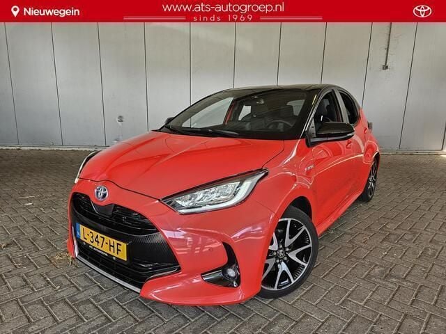 Rood Gebruikt 2021 Toyota Yaris Edition Hatchback | € 22.850 (Eerlijke prijs) - Afbeelding 1/4
