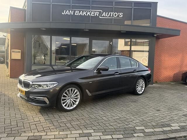 Grijs Gebruikt 2018 BMW 520 Executive Sedan | € 18.950 (Goede deal) - Afbeelding 1/4