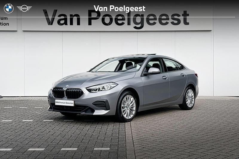 Grijs Gebruikt 2023 BMW 220 Comfort Edition Sedan | € 34.900 (Eerlijke prijs) - Afbeelding 1/4