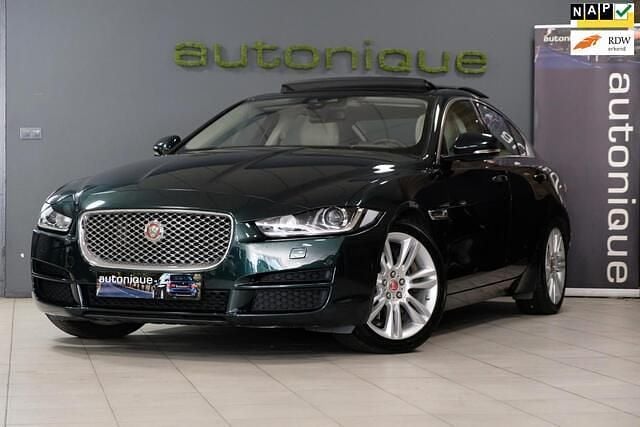 Groen Gebruikt 2015 Jaguar XE Portfolio Sedan | € 17.895 (Eerlijke prijs) - Afbeelding 1/4