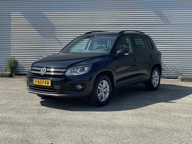 Zwart Gebruikt 2012 VW Tiguan Comfortline SUV | € 9.450 (Eerlijke prijs) - Afbeelding 1/3