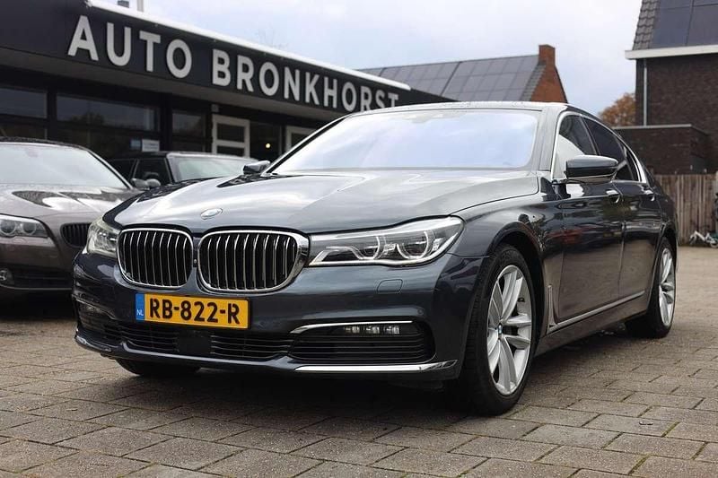 Grijs Gebruikt 2015 BMW 730 Executive Sedan | € 25.950 - Afbeelding 1/4