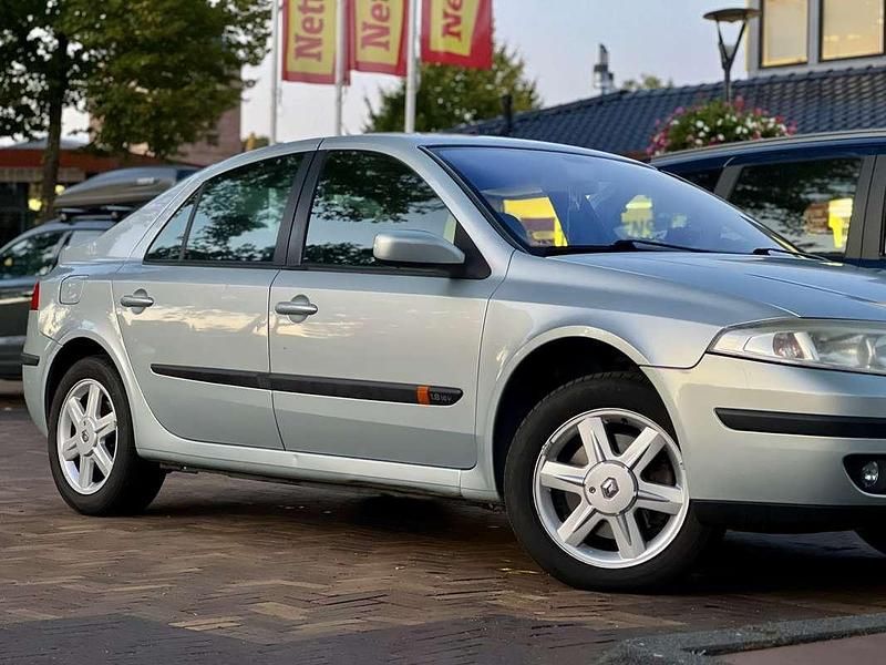 Gebruikt 2001 Renault Laguna II Privilege Sedan | € 1.600 - Afbeelding 1/4
