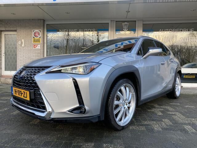 Grijs Gebruikt 2019 Lexus UX 250h Business Edition SUV | € 23.950 - Afbeelding 1/4