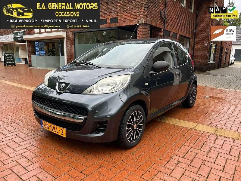 Grijs, metallic lak Gebruikt 2011 Peugeot 107 Hatchback | € 2.695 (Super prijs) - Afbeelding 1/4