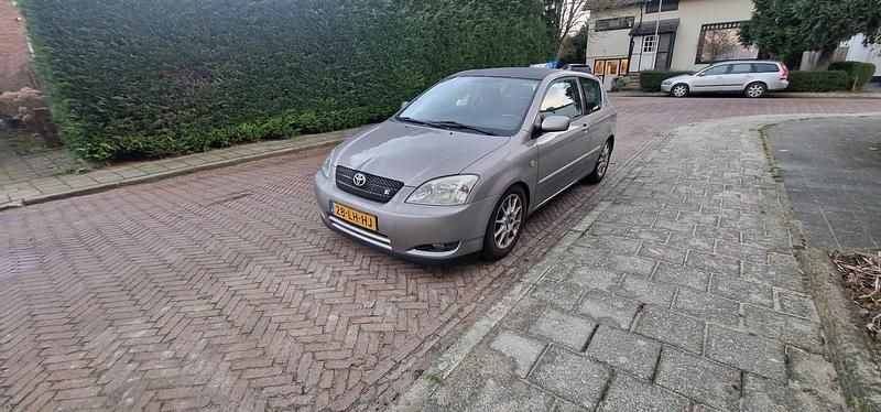 Zilver Gebruikt 2003 Toyota Corolla Sport Hatchback | € 3.500 (Eerlijke prijs) - Afbeelding 1/4