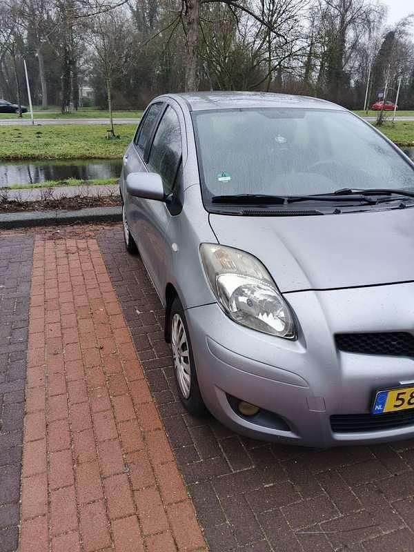 Occasion Toyota Yaris 101 PK (74 kW) 2010 Grijs Hatchback