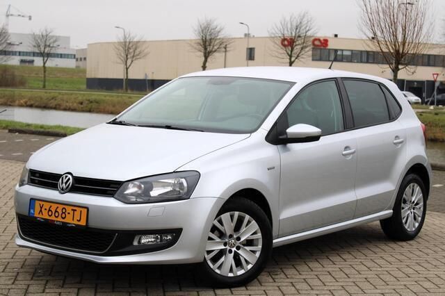 Grijs Gebruikt 2013 VW Polo Life Hatchback | € 7.999 (Eerlijke prijs) - Afbeelding 1/4