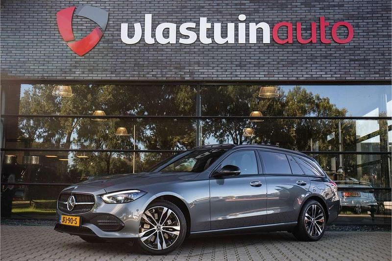 Grijs Occasion 2023 Mercedes C300e AMG line Stationwagen | € 36.900 (Eerlijke prijs) - Afbeelding 1/4