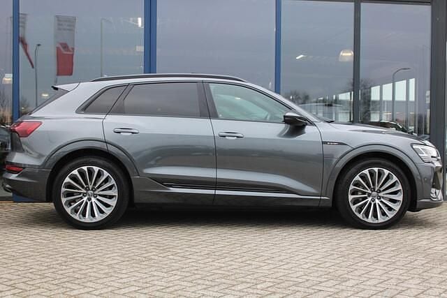 Grijs (metallic) Occasion 2019 Audi e-tron S-Line SUV | € 23.500 (Goede deal) - Afbeelding 1/4