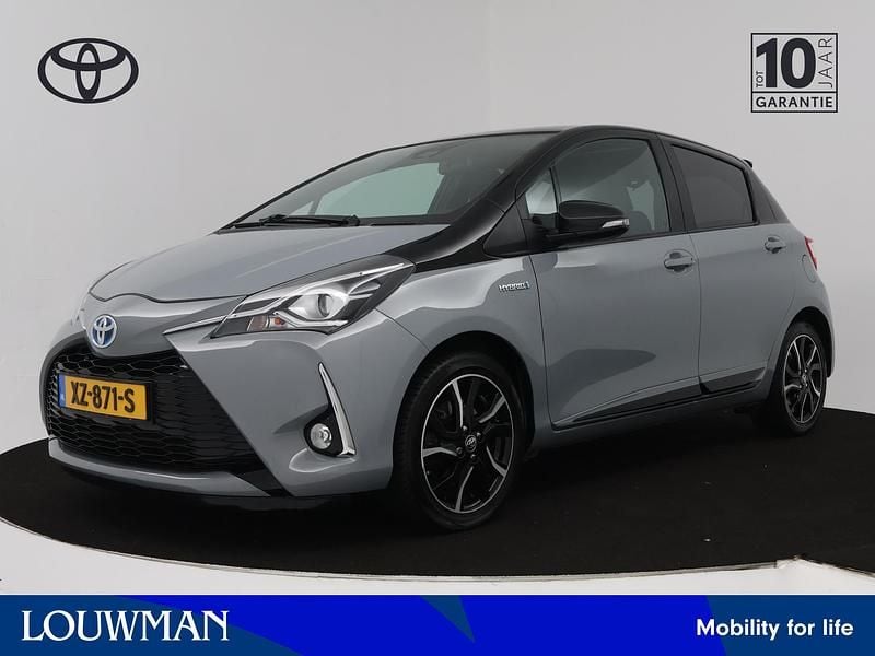 Grijs Gebruikt 2019 Toyota Yaris Hybrid Plus Hatchback | € 18.745 (Iets duurder) - Afbeelding 1/3