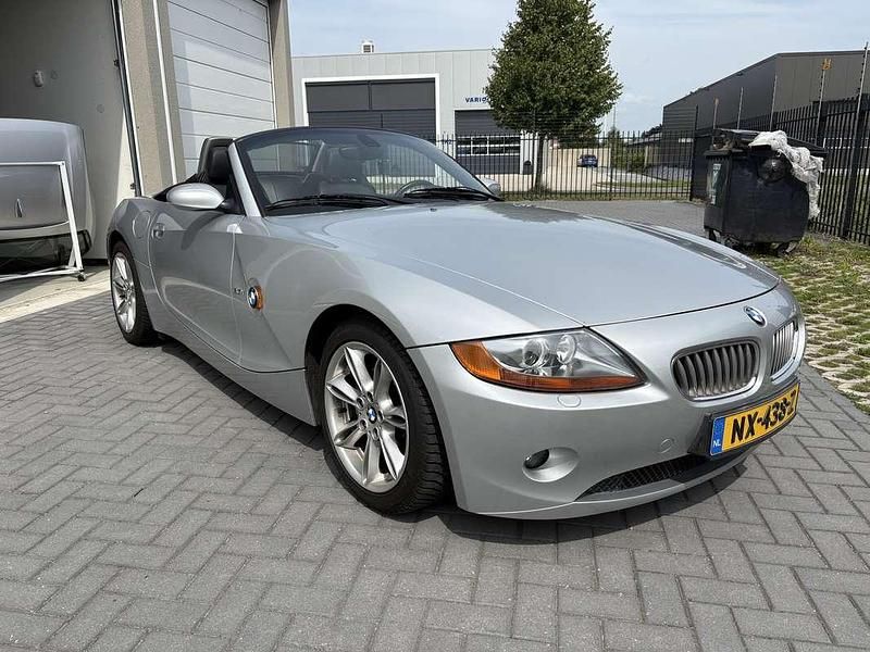 Grijs Occasion 2003 BMW Z4 Cabriolet | € 17.500 (Eerlijke prijs) - Afbeelding 1/4
