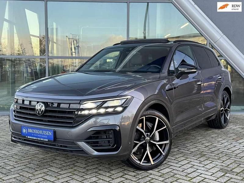 Grijs (metallic) Gebruikt 2023 VW Touareg R SUV | € 66.950 - Afbeelding 1/4