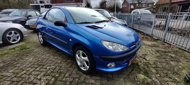 Blauw Gebruikt 2003 Peugeot 206 CC Cabriolet | € 1.950 (Eerlijke prijs) - Afbeelding 1/4