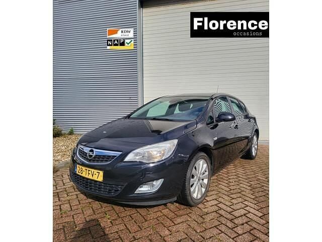 Zwart Occasion 2012 Opel Astra Edition Hatchback | € 1.945 (Super prijs) - Afbeelding 1/4